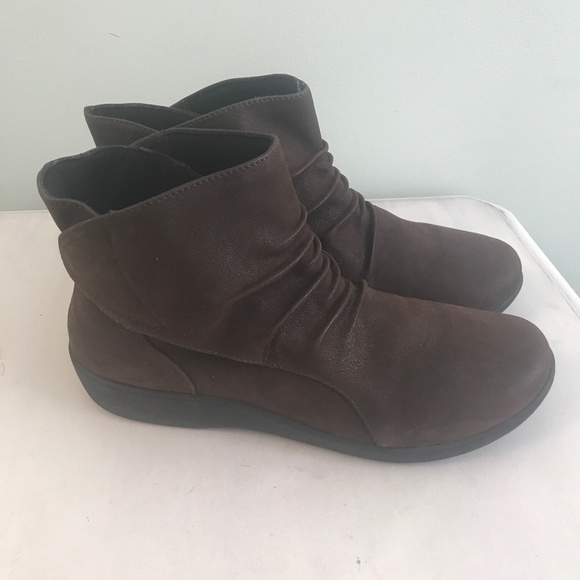 Cloudsteppers by Clark’s Blount booties - Picture 1 of 14